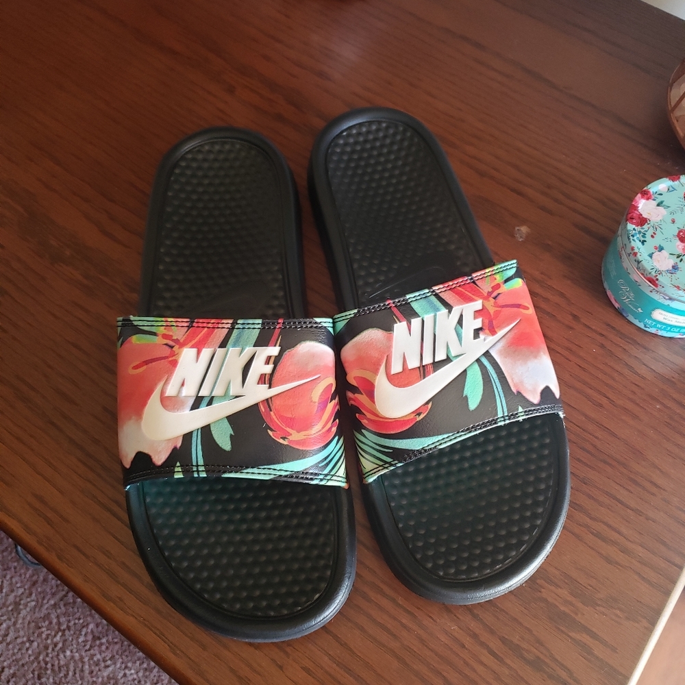 Nike Benassi JDI Floral Slides